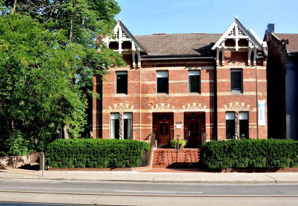 1-Munro-Facade-web