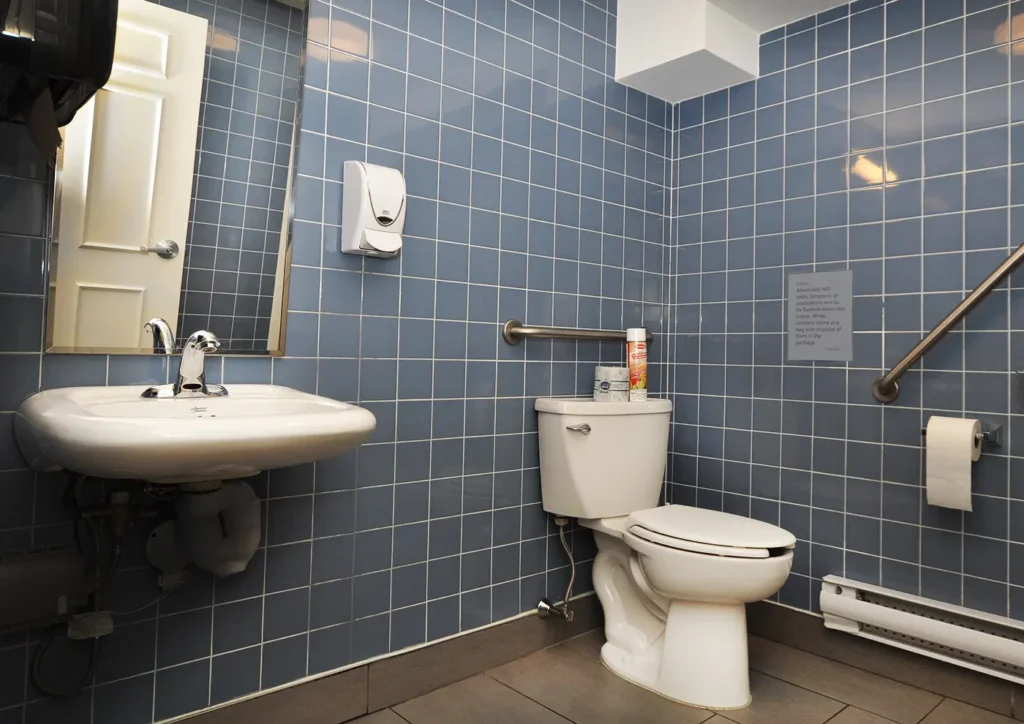 13-Munro-Toilet-Room-web