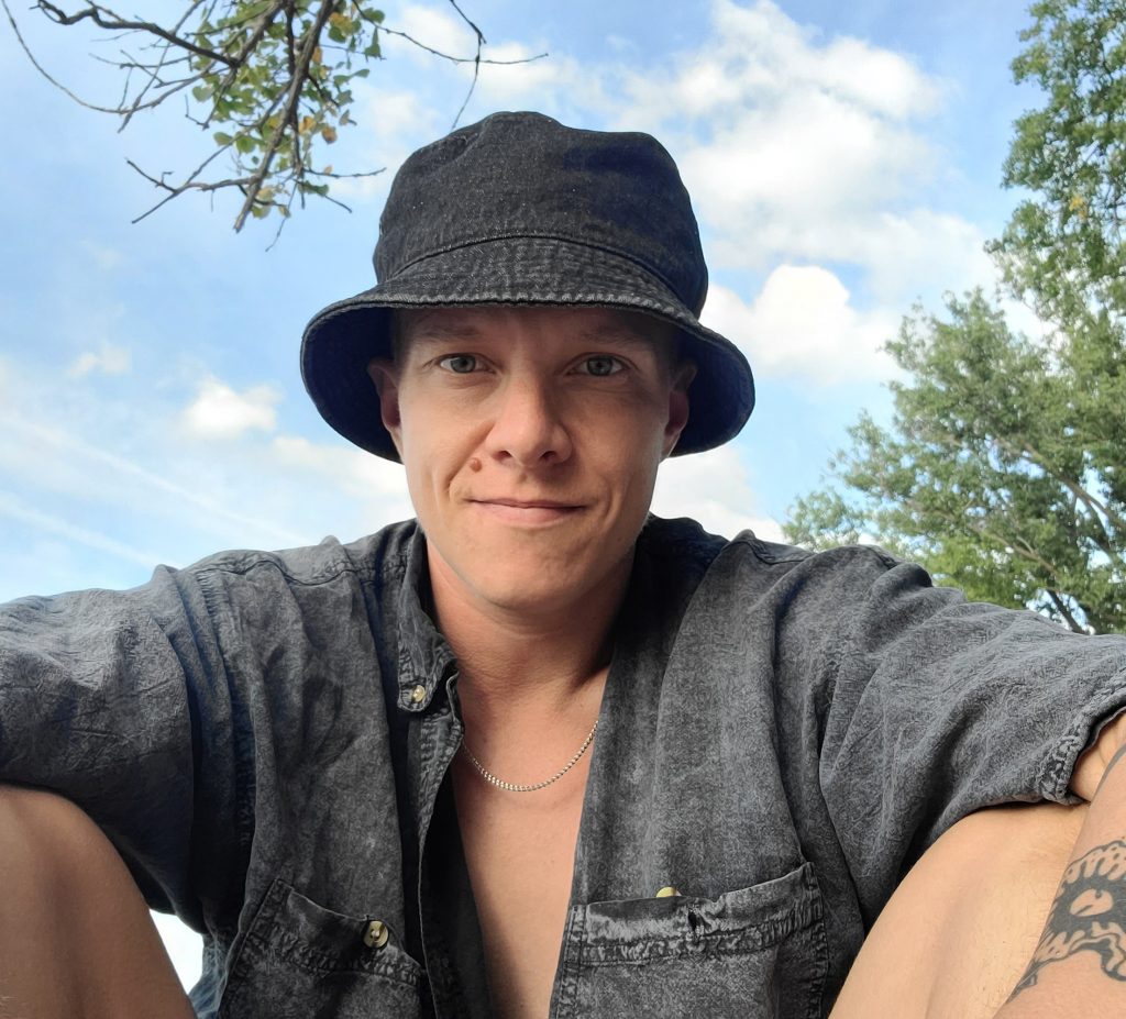 Elliot, Renascent Alumni