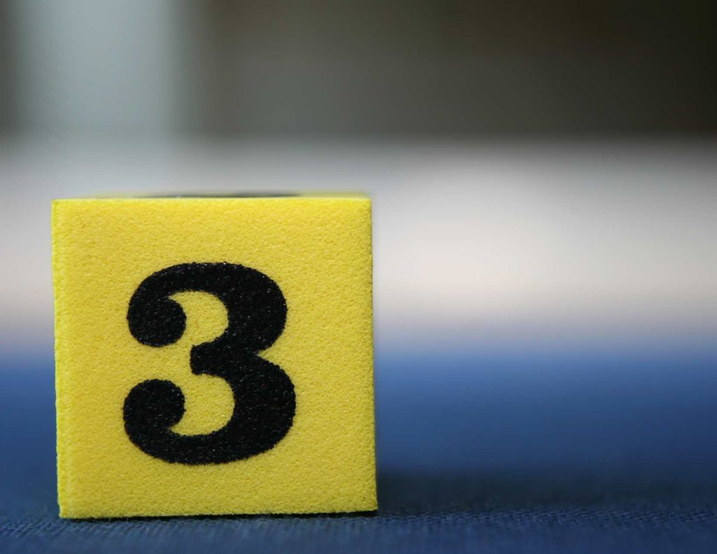 A block with the number 3