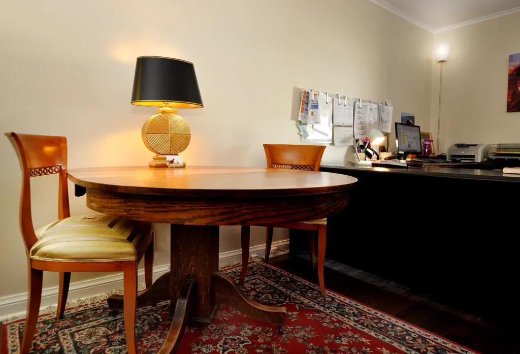 5-Munro-Manager-Office-web