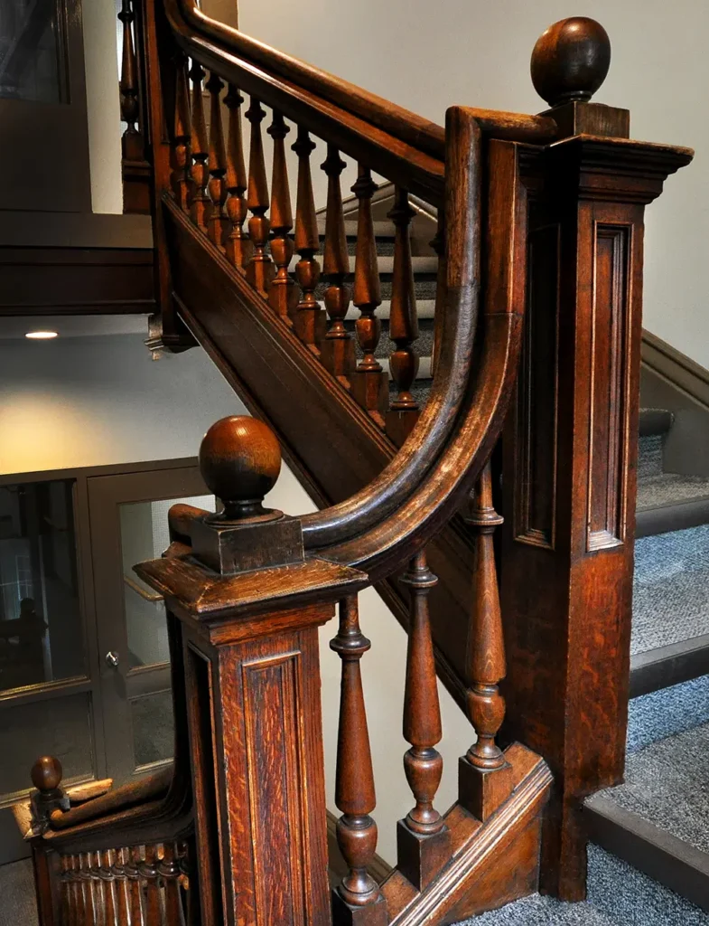 9-Punanai-Bannister-web